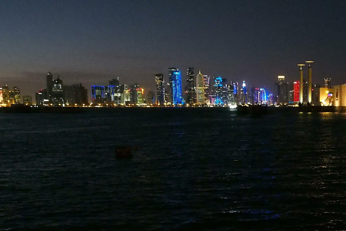 خط آسمان دوحه در شب